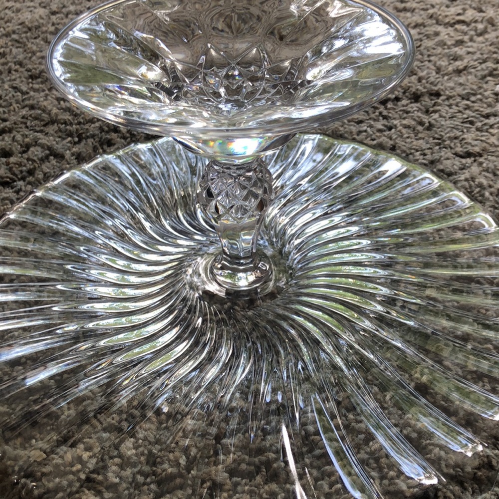 Glass pedestal cake server. - Picture 4 of 4